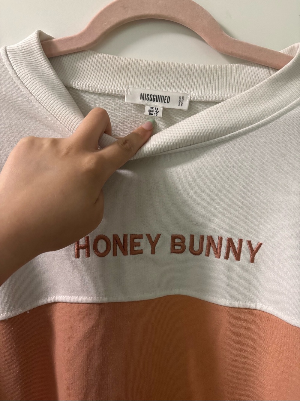 (2 FOR $25) ⭐️ Honey Bunny Colorblock Sweatshirt in White, Tan & Black - Picture 3 of 4